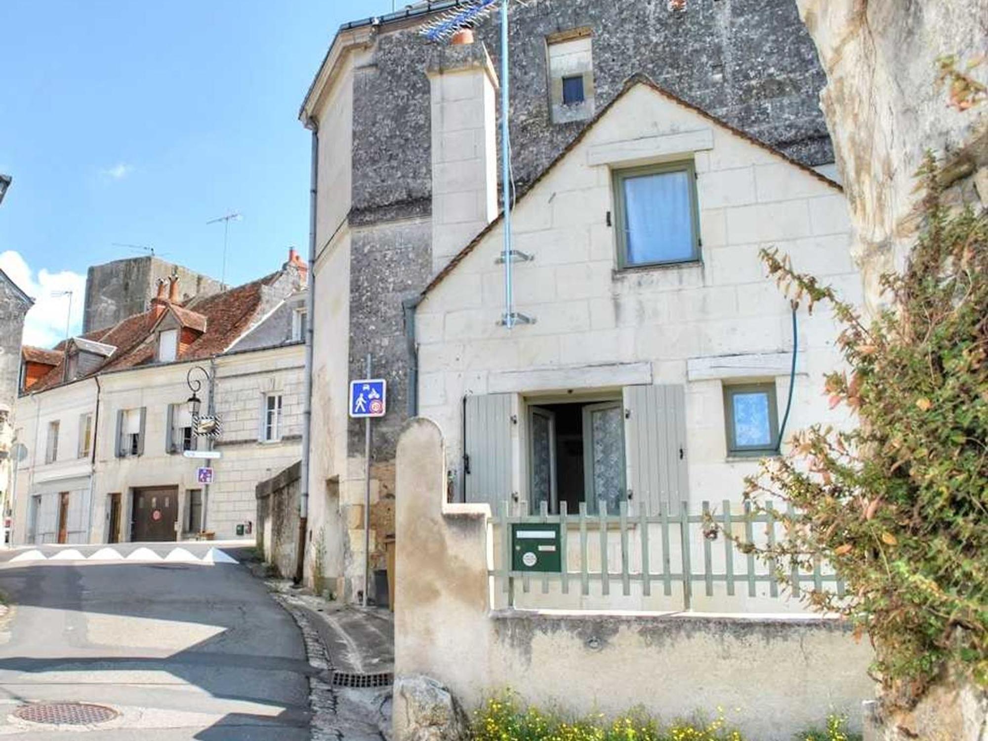 Location Unique En Ville, 3 Niveaux Avec Cave Voutee Et Troglodytique, Charme Et Authenticite En Touraine - Fr-1-381-162 Loches Exterior foto